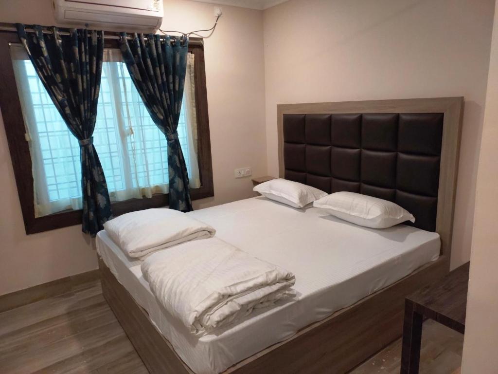 Radhika Resort Бхубанешвар Екстериор снимка